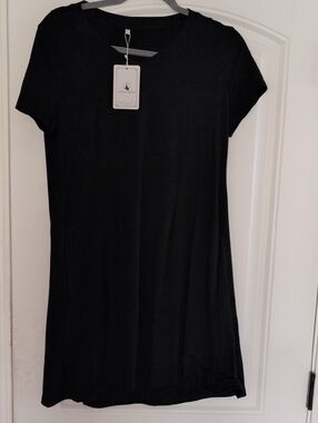 Everyday Black Short-Sleeve V-Neck Dress Tee - Comfortable Casual